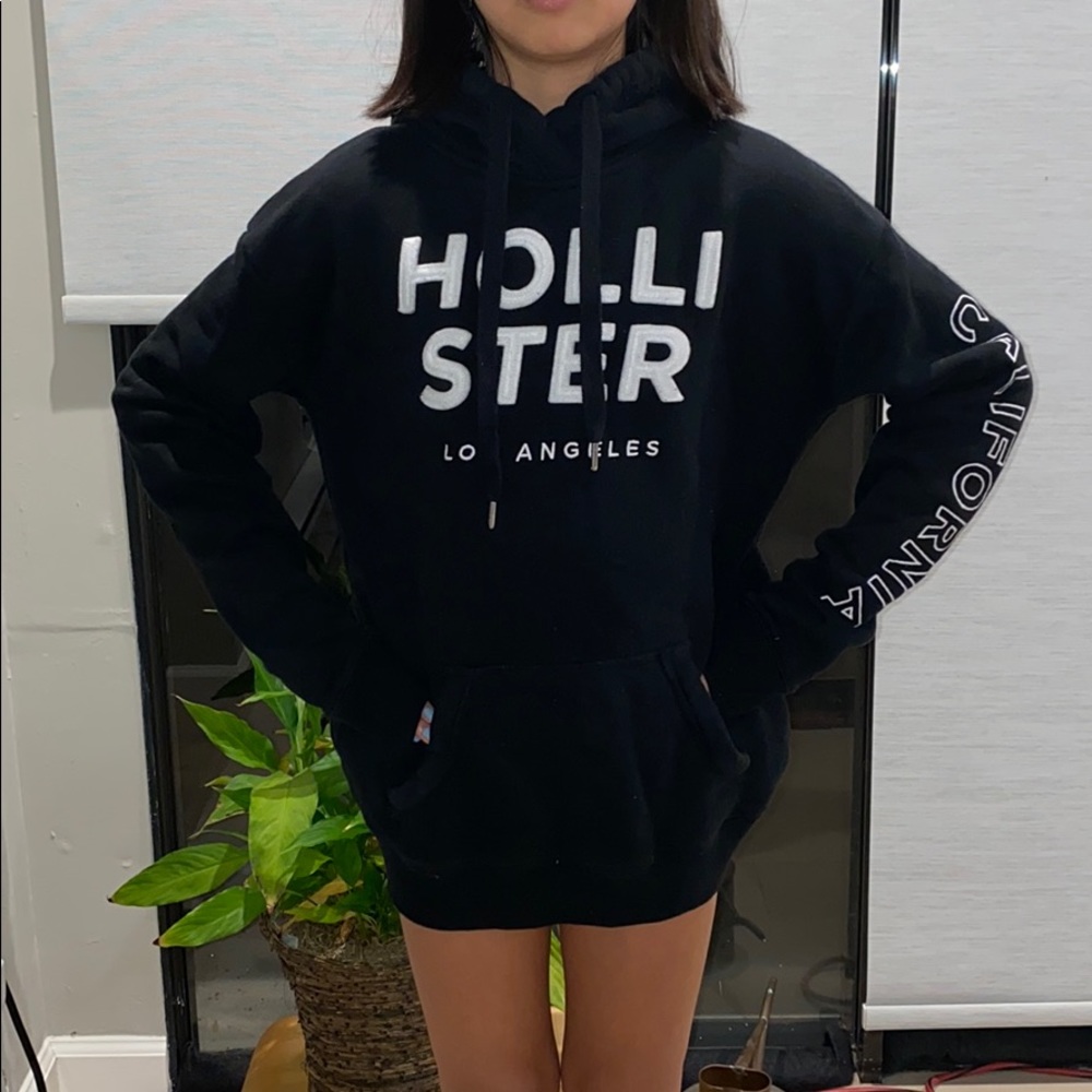 black hollister hoodie